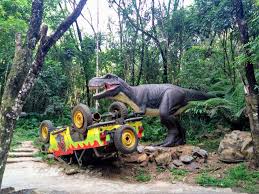 NINA NO PARQUE DOS DINOSSAUROS EM GRAMADO